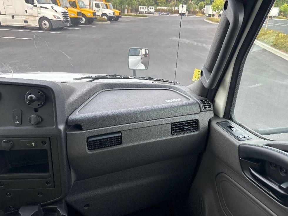 Medium Duty Box Truck-Light and Medium Duty Trucks-International-2020-MV607-Everett-WA-234,452\n\t\tmiles-$ 32,250 - Image 21