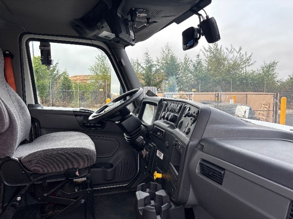 Medium Duty Box Truck-Light and Medium Duty Trucks-International-2020-MV607-Everett-WA-234,452\n\t\tmiles-$ 32,250 - Image 22