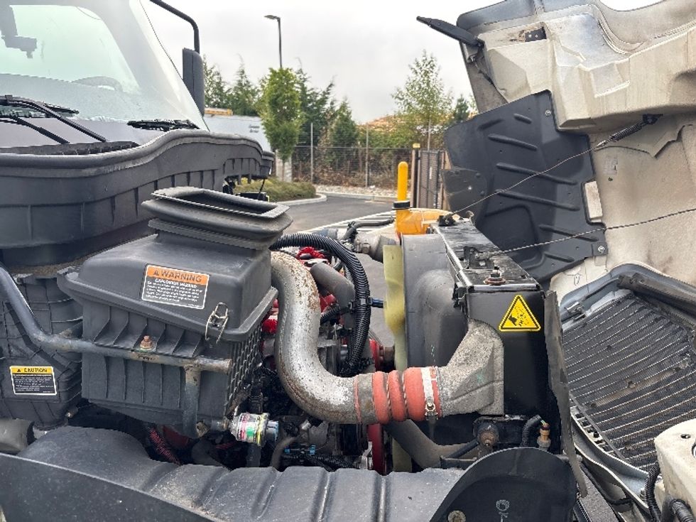 Medium Duty Box Truck-Light and Medium Duty Trucks-International-2020-MV607-Everett-WA-234,452\n\t\tmiles-$ 32,250 - Image 23