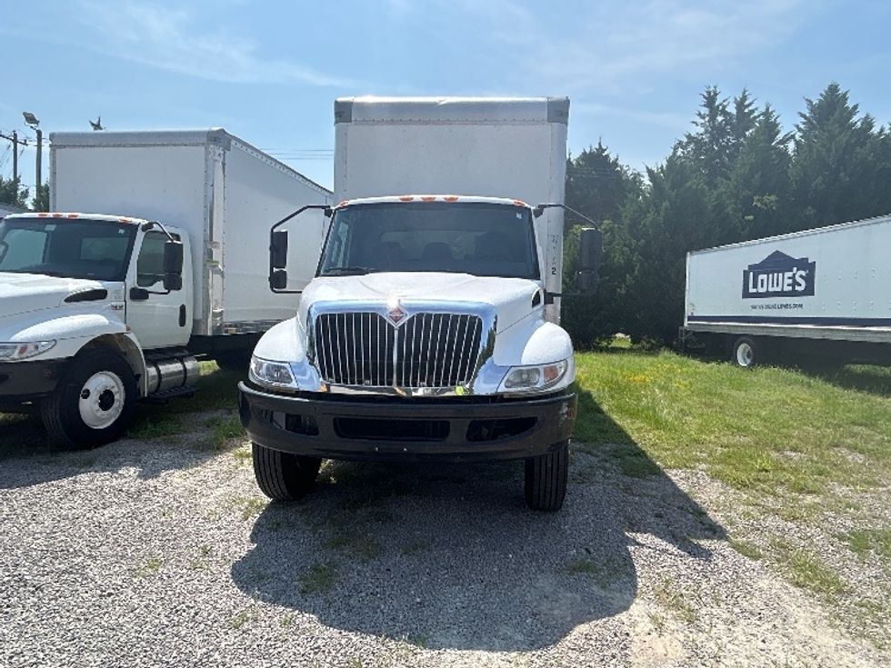 Medium Duty Box Truck-Light and Medium Duty Trucks-International-2020-MV607-Fayetteville-NC-191,491\n\t\tmiles-$ 53,250 - Image 2