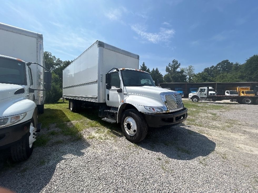 Medium Duty Box Truck-Light and Medium Duty Trucks-International-2020-MV607-Fayetteville-NC-191,491\n\t\tmiles-$ 53,250 - Image 1