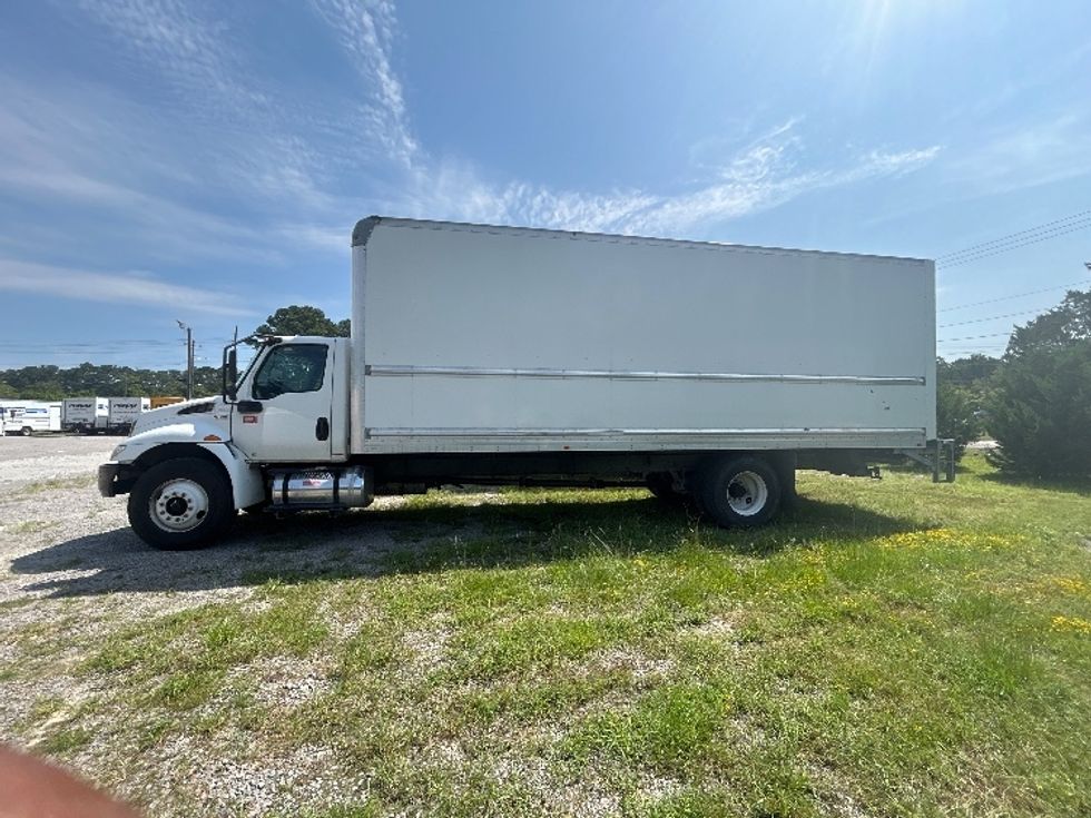 Medium Duty Box Truck-Light and Medium Duty Trucks-International-2020-MV607-Fayetteville-NC-191,491\n\t\tmiles-$ 53,250 - Image 4