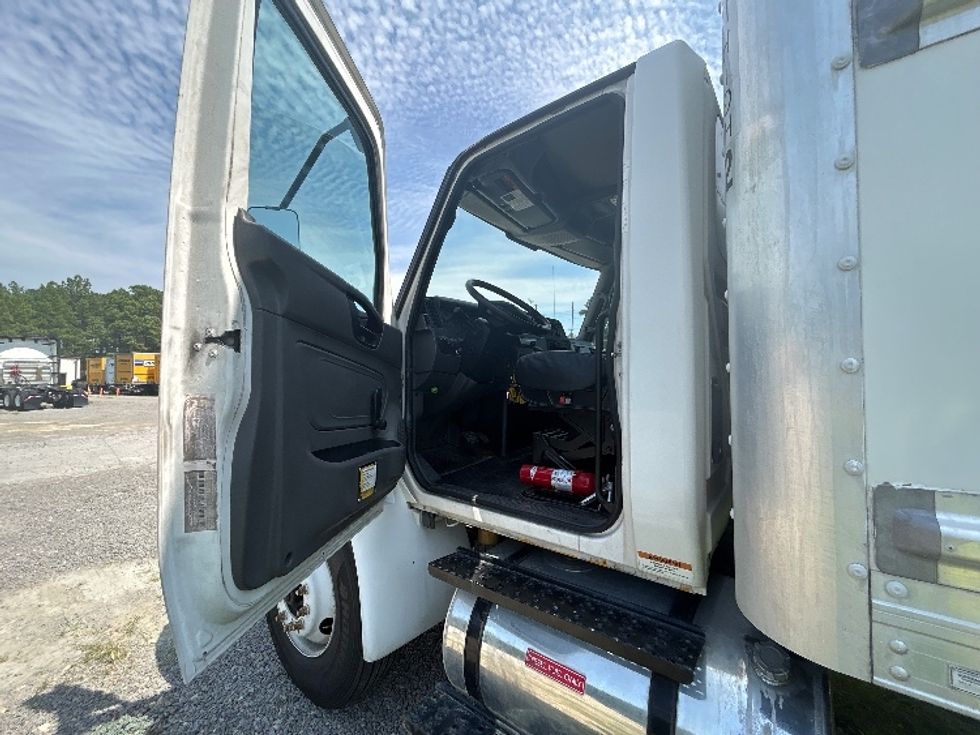 Medium Duty Box Truck-Light and Medium Duty Trucks-International-2020-MV607-Fayetteville-NC-191,491\n\t\tmiles-$ 53,250 - Image 16
