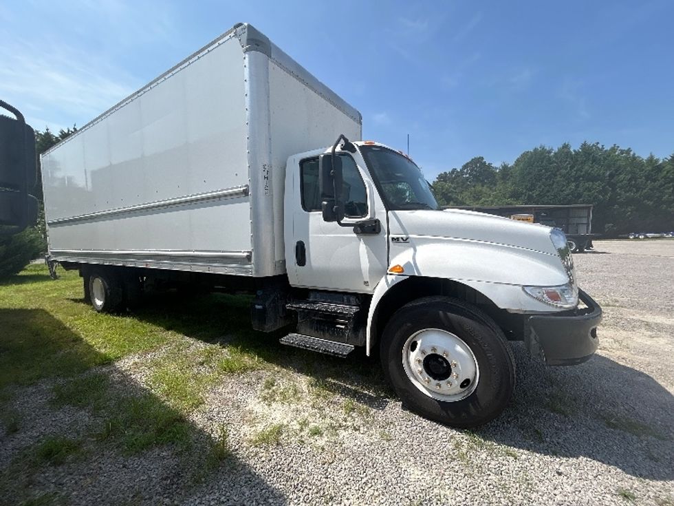 Medium Duty Box Truck-Light and Medium Duty Trucks-International-2020-MV607-Fayetteville-NC-191,491\n\t\tmiles-$ 53,250 - Image 15