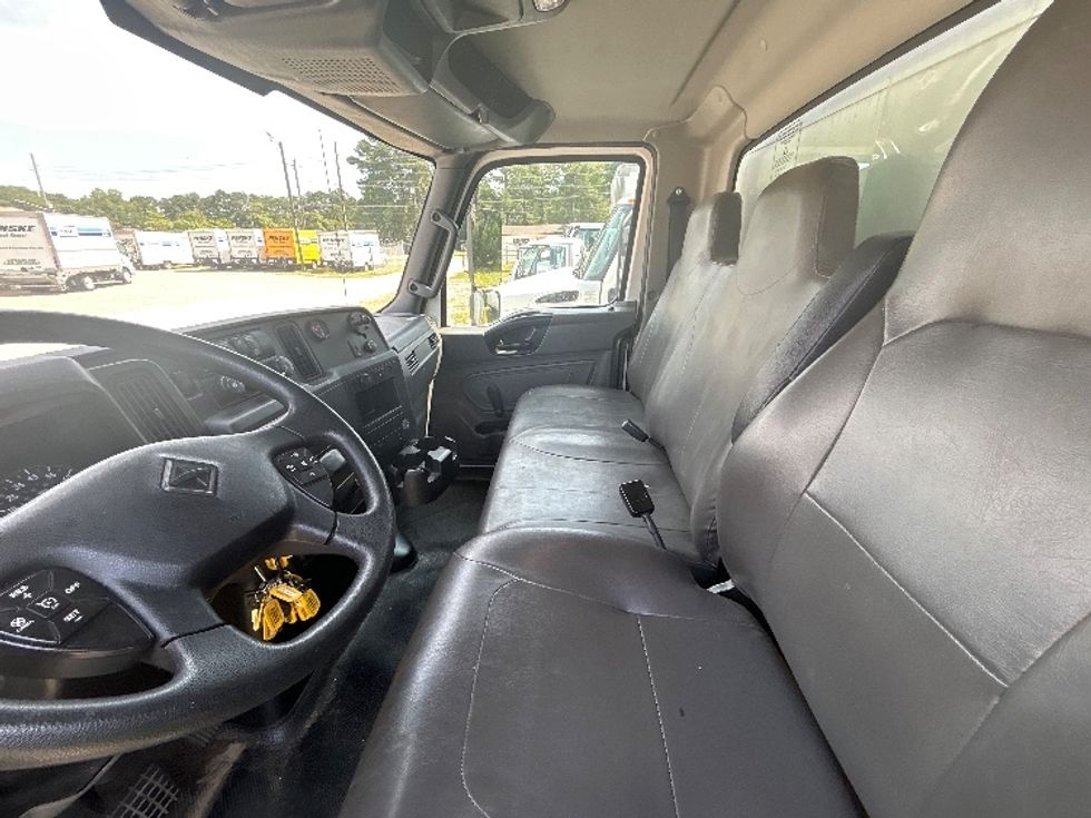 Medium Duty Box Truck-Light and Medium Duty Trucks-International-2020-MV607-Fayetteville-NC-191,491\n\t\tmiles-$ 53,250 - Image 19
