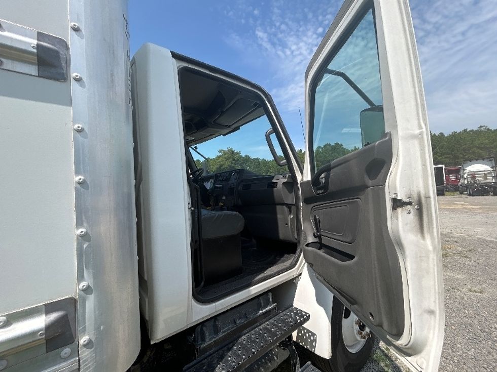 Medium Duty Box Truck-Light and Medium Duty Trucks-International-2020-MV607-Fayetteville-NC-191,491\n\t\tmiles-$ 53,250 - Image 20