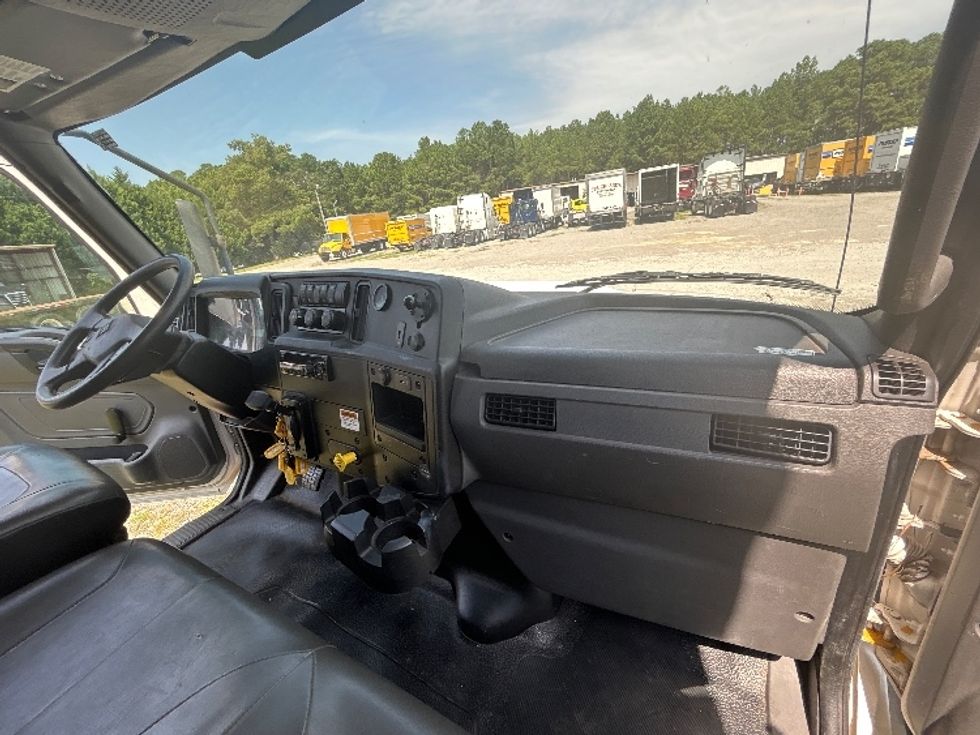 Medium Duty Box Truck-Light and Medium Duty Trucks-International-2020-MV607-Fayetteville-NC-191,491\n\t\tmiles-$ 53,250 - Image 21