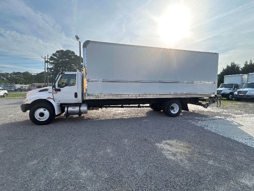 Medium Duty Box Truck-Light and Medium Duty Trucks-International-2020-MV607-Fayetteville-NC-217,143\n\t\tmiles-$ 49,250 - Image 4