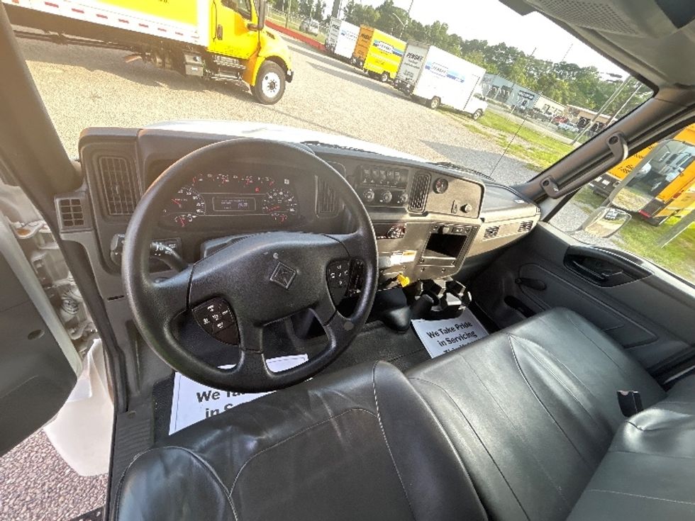 Medium Duty Box Truck-Light and Medium Duty Trucks-International-2020-MV607-Fayetteville-NC-217,143\n\t\tmiles-$ 49,250 - Image 18