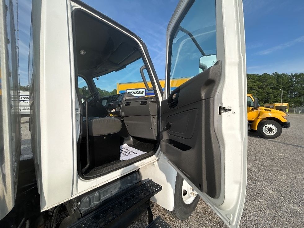 Medium Duty Box Truck-Light and Medium Duty Trucks-International-2020-MV607-Fayetteville-NC-217,143\n\t\tmiles-$ 49,250 - Image 20