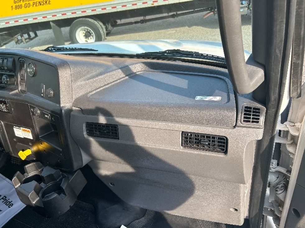Medium Duty Box Truck-Light and Medium Duty Trucks-International-2020-MV607-Fayetteville-NC-217,143\n\t\tmiles-$ 49,250 - Image 21
