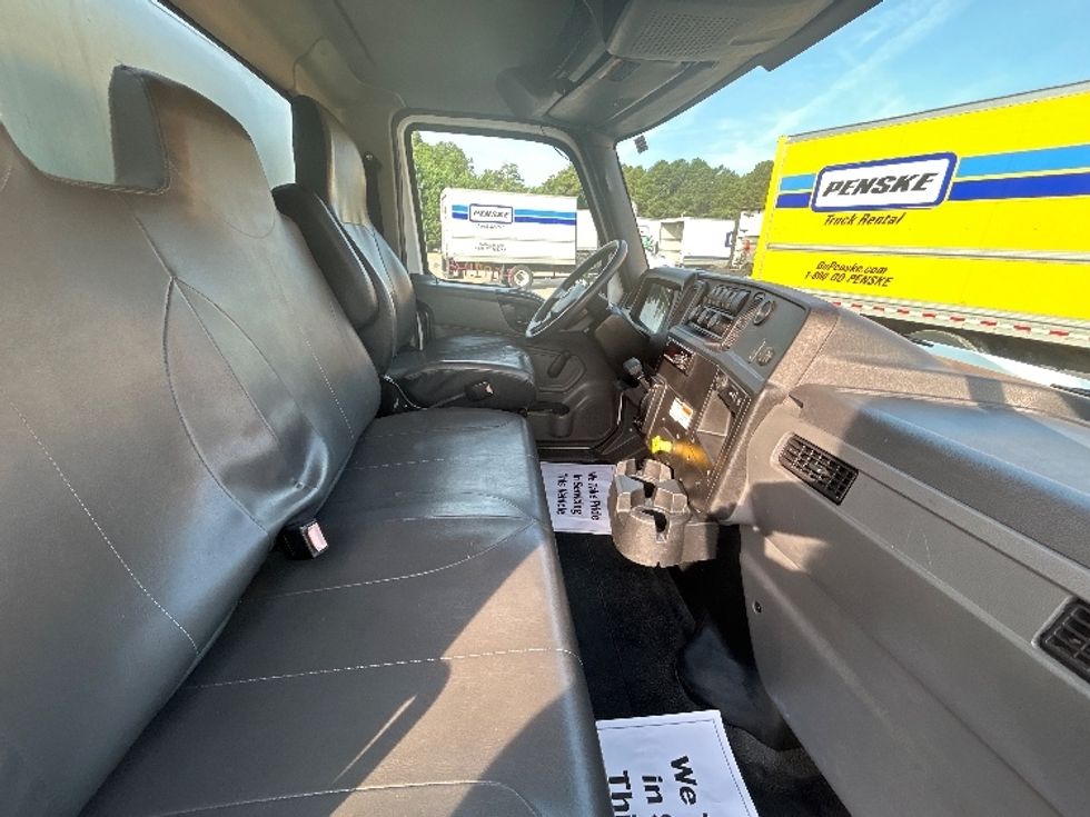 Medium Duty Box Truck-Light and Medium Duty Trucks-International-2020-MV607-Fayetteville-NC-217,143\n\t\tmiles-$ 49,250 - Image 22