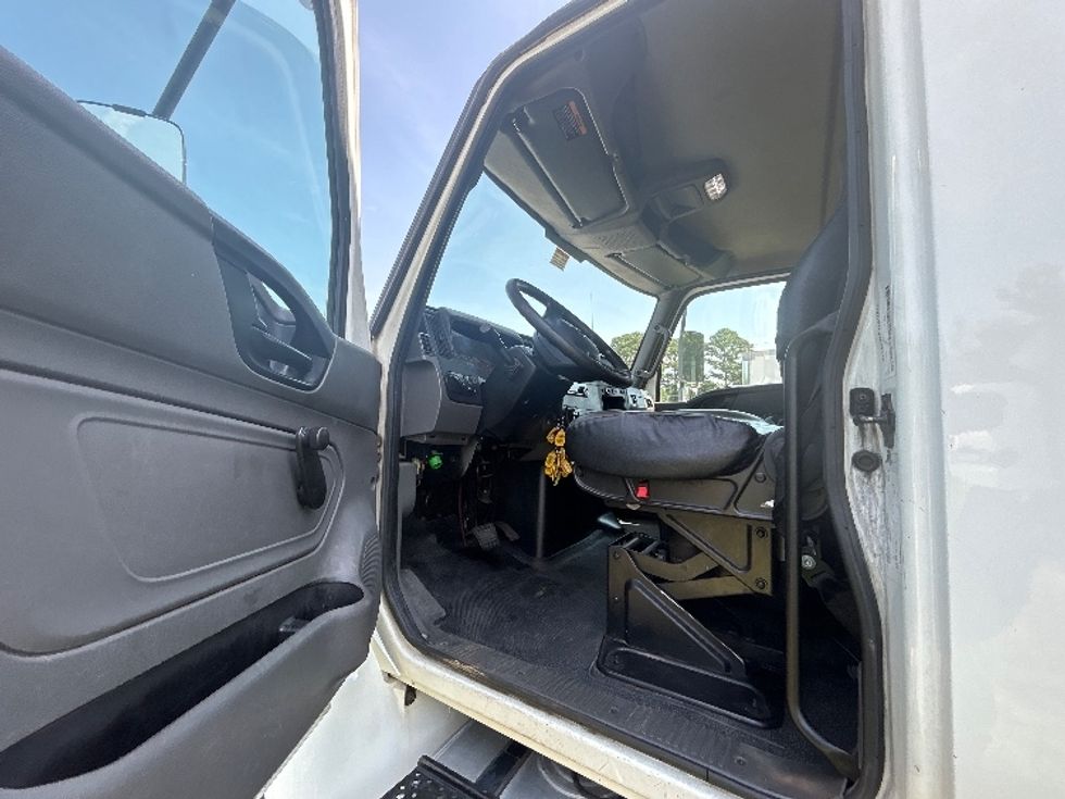 Medium Duty Box Truck-Light and Medium Duty Trucks-International-2020-MV607-Fayetteville-NC-228,858\n\t\tmiles-$ 47,250 - Image 16