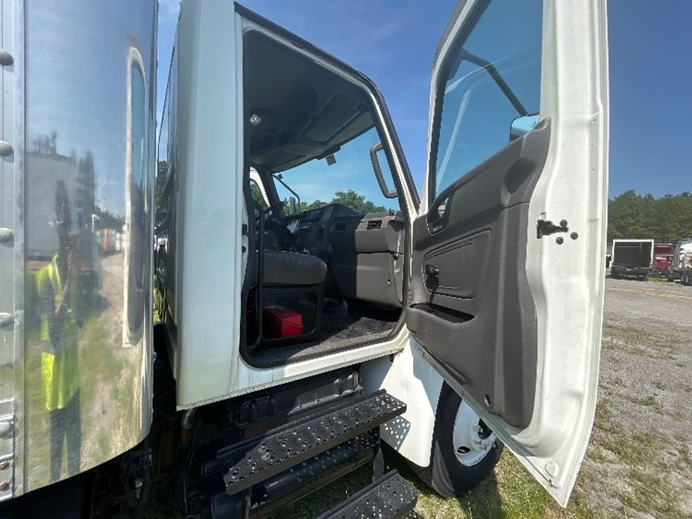 Medium Duty Box Truck-Light and Medium Duty Trucks-International-2020-MV607-Fayetteville-NC-228,858\n\t\tmiles-$ 47,250 - Image 20