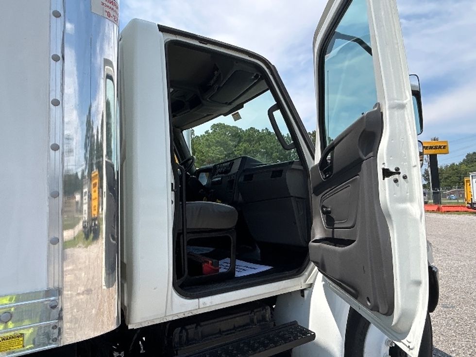 Medium Duty Box Truck-Light and Medium Duty Trucks-International-2020-MV607-Fayetteville-NC-228,884\n\t\tmiles-$ 41,250 - Image 20