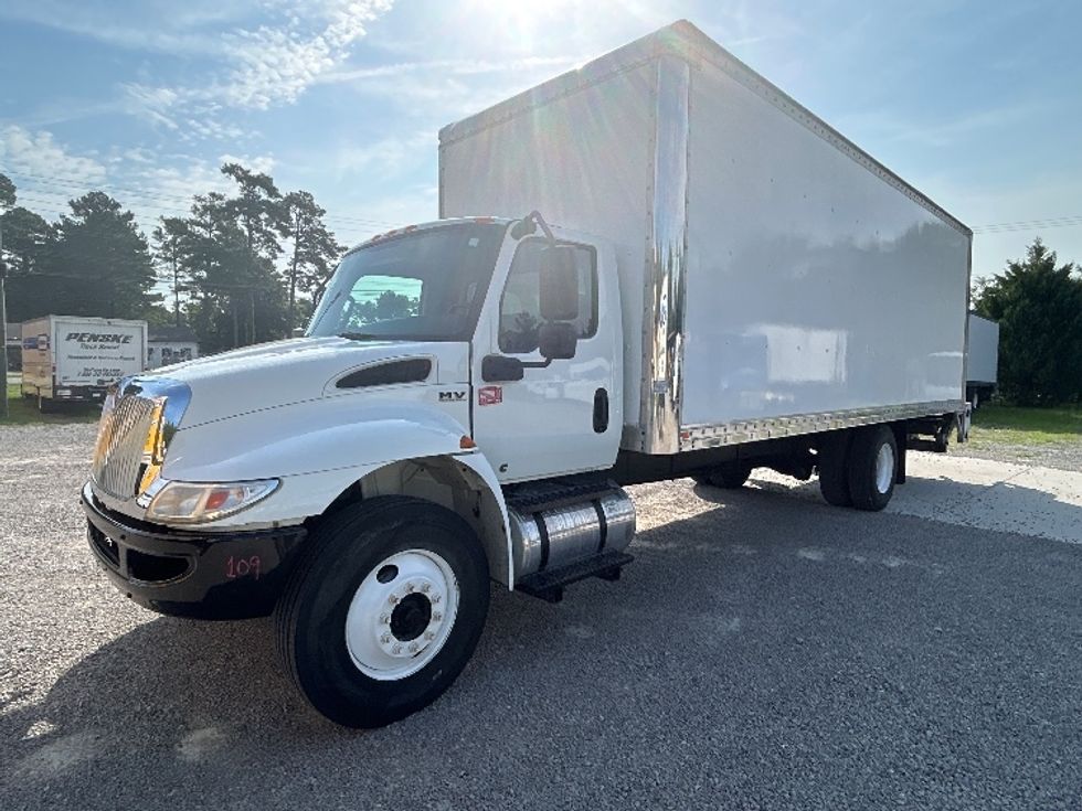 Medium Duty Box Truck-Light and Medium Duty Trucks-International-2020-MV607-Fayetteville-NC-252,346\n\t\tmiles-$ 43,000 - Image 3
