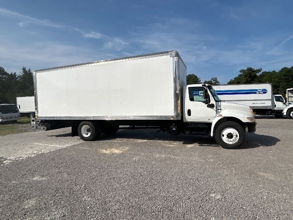 Medium Duty Box Truck-Light and Medium Duty Trucks-International-2020-MV607-Fayetteville-NC-252,346\n\t\tmiles-$ 43,000 - Image 15