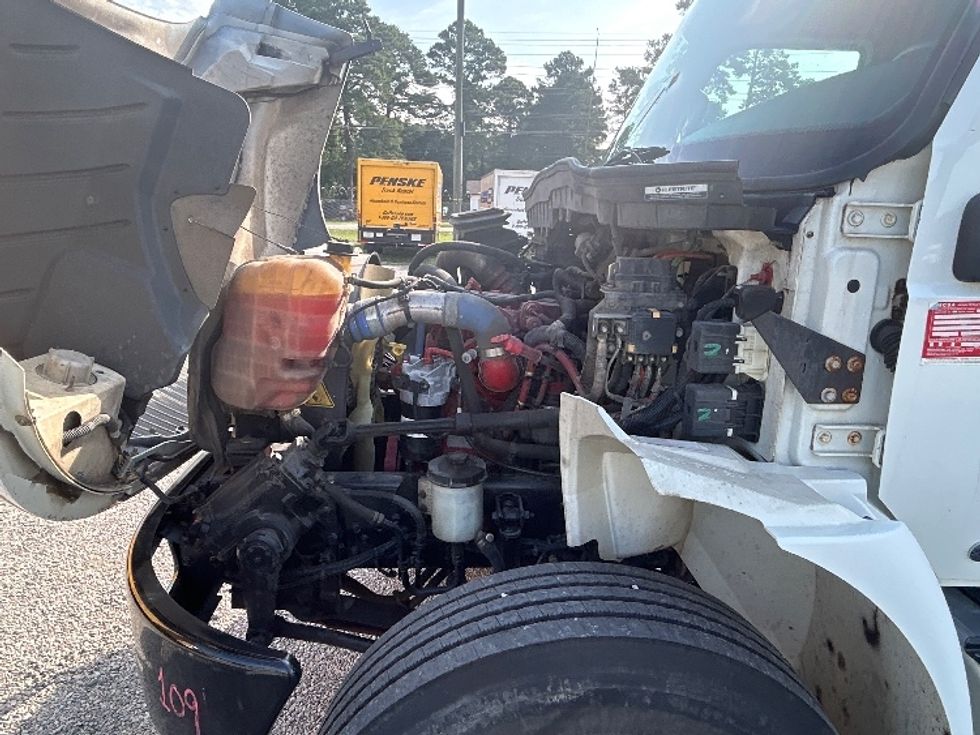 Medium Duty Box Truck-Light and Medium Duty Trucks-International-2020-MV607-Fayetteville-NC-252,346\n\t\tmiles-$ 43,000 - Image 24
