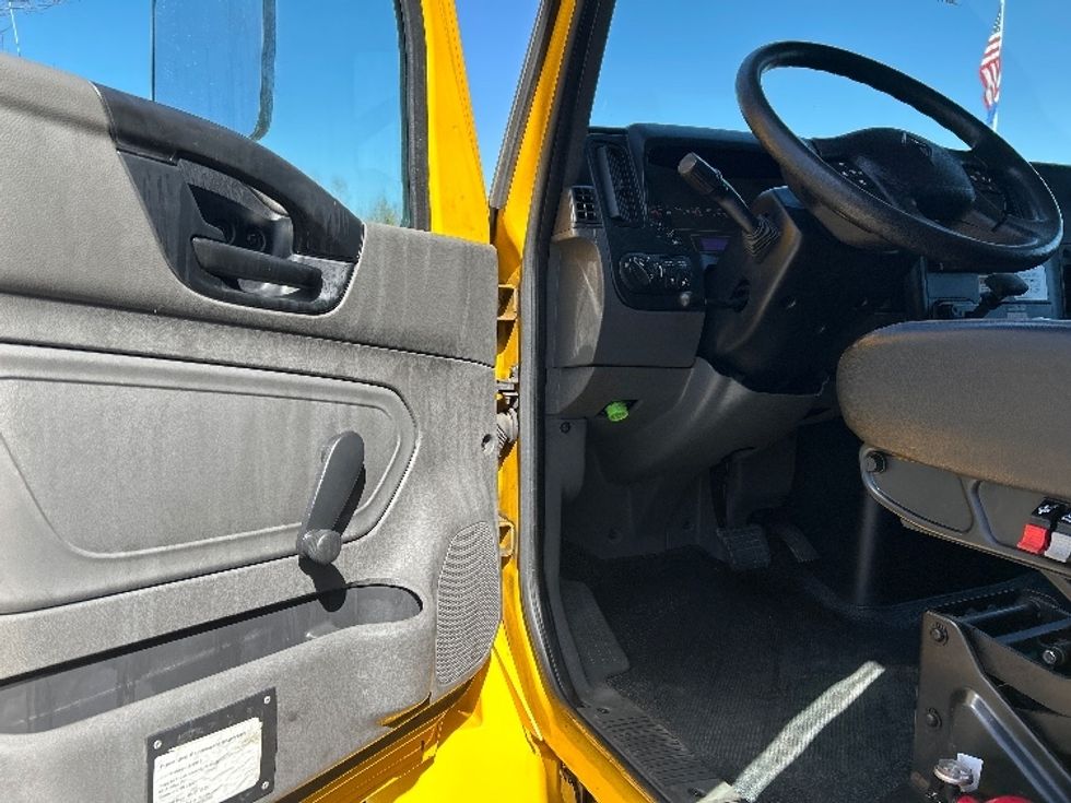 Medium Duty Box Truck-Light and Medium Duty Trucks-International-2020-MV607-Fitchburg-MA-210,650\n\t\tmiles-$ 36,000 - Image 16