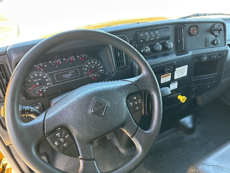 Medium Duty Box Truck-Light and Medium Duty Trucks-International-2020-MV607-Fitchburg-MA-210,650\n\t\tmiles-$ 36,000 - Image 18