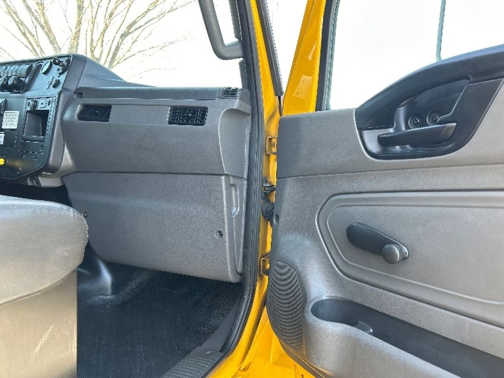Medium Duty Box Truck-Light and Medium Duty Trucks-International-2020-MV607-Fitchburg-MA-210,650\n\t\tmiles-$ 36,000 - Image 20