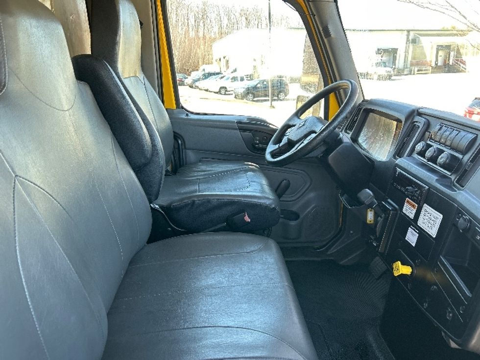 Medium Duty Box Truck-Light and Medium Duty Trucks-International-2020-MV607-Fitchburg-MA-210,650\n\t\tmiles-$ 36,000 - Image 22
