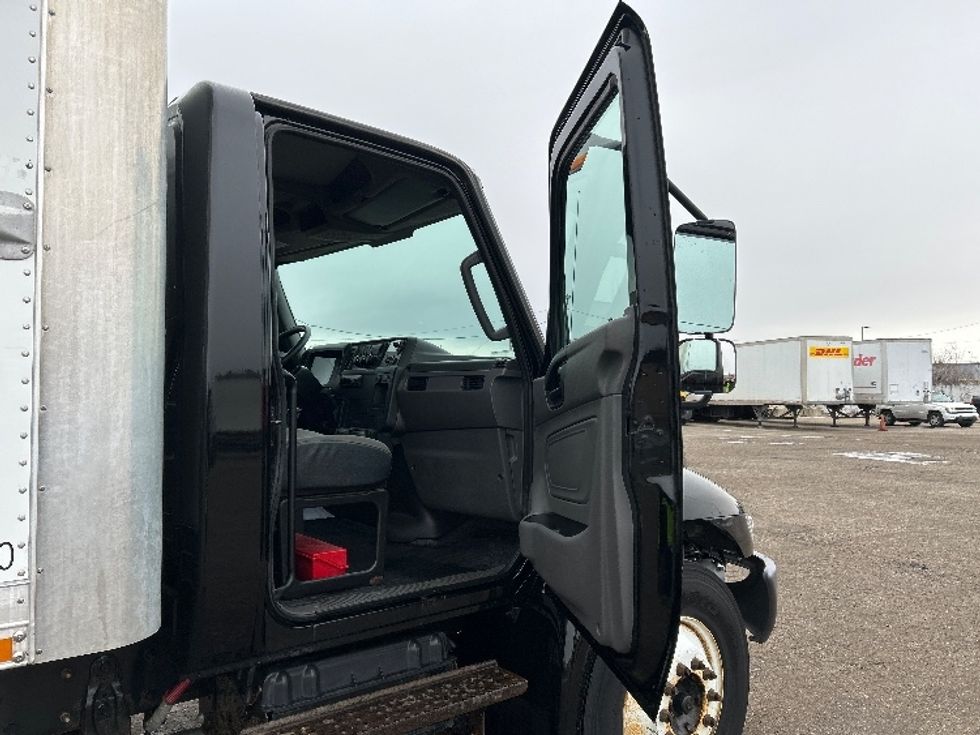 Medium Duty Box Truck-Light and Medium Duty Trucks-International-2020-MV607-Flint-MI-110,566\n\t\tmiles-$ 48,000 - Image 20