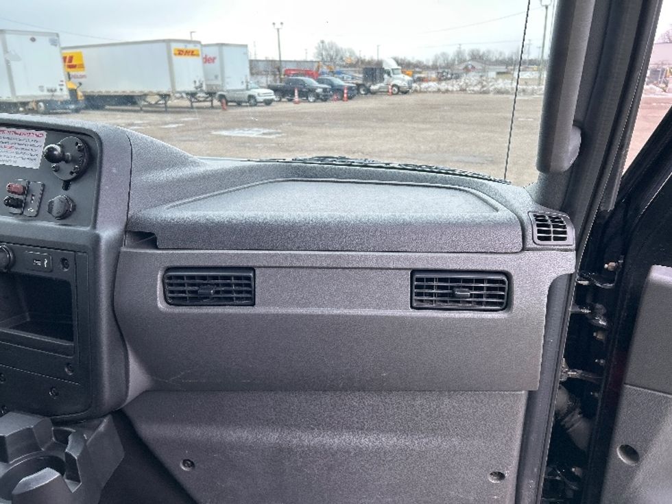 Medium Duty Box Truck-Light and Medium Duty Trucks-International-2020-MV607-Flint-MI-110,566\n\t\tmiles-$ 48,000 - Image 21