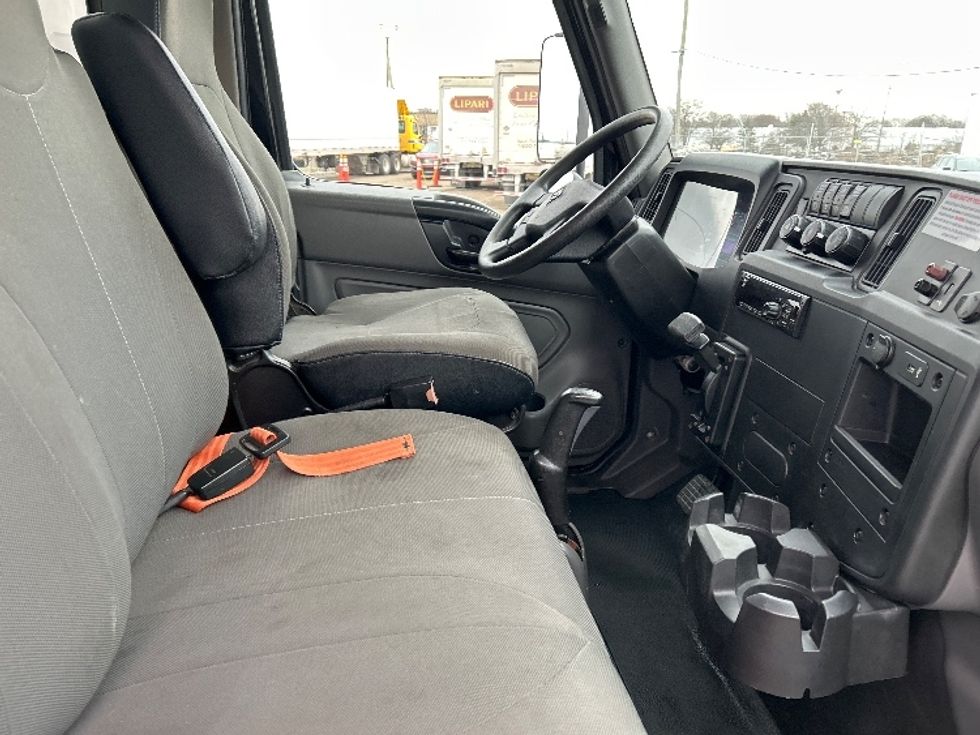 Medium Duty Box Truck-Light and Medium Duty Trucks-International-2020-MV607-Flint-MI-110,566\n\t\tmiles-$ 48,000 - Image 22