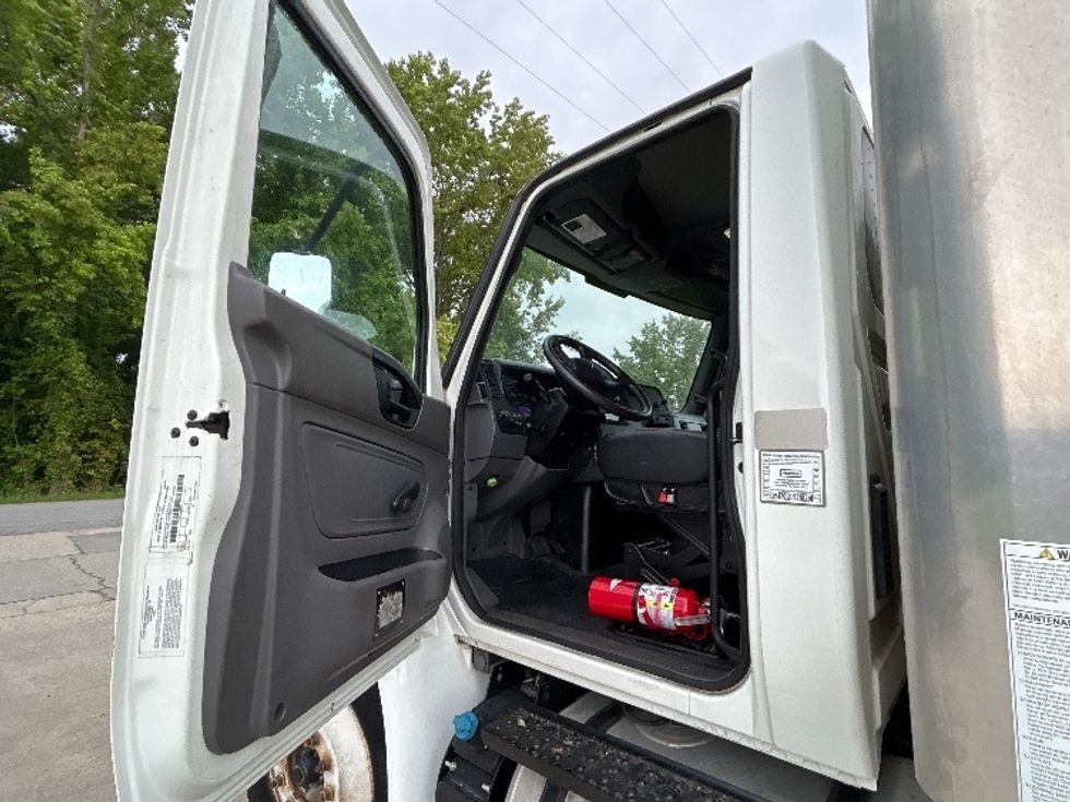 Medium Duty Box Truck-Light and Medium Duty Trucks-International-2020-MV607-Florence-SC-216,485\n\t\tmiles-$ 45,750 - Image 16