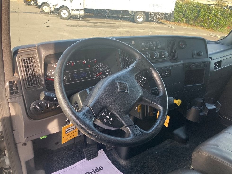 Medium Duty Box Truck-Light and Medium Duty Trucks-International-2020-MV607-Fontana-CA-107,852\n\t\tmiles-$ 62,750 - Image 17