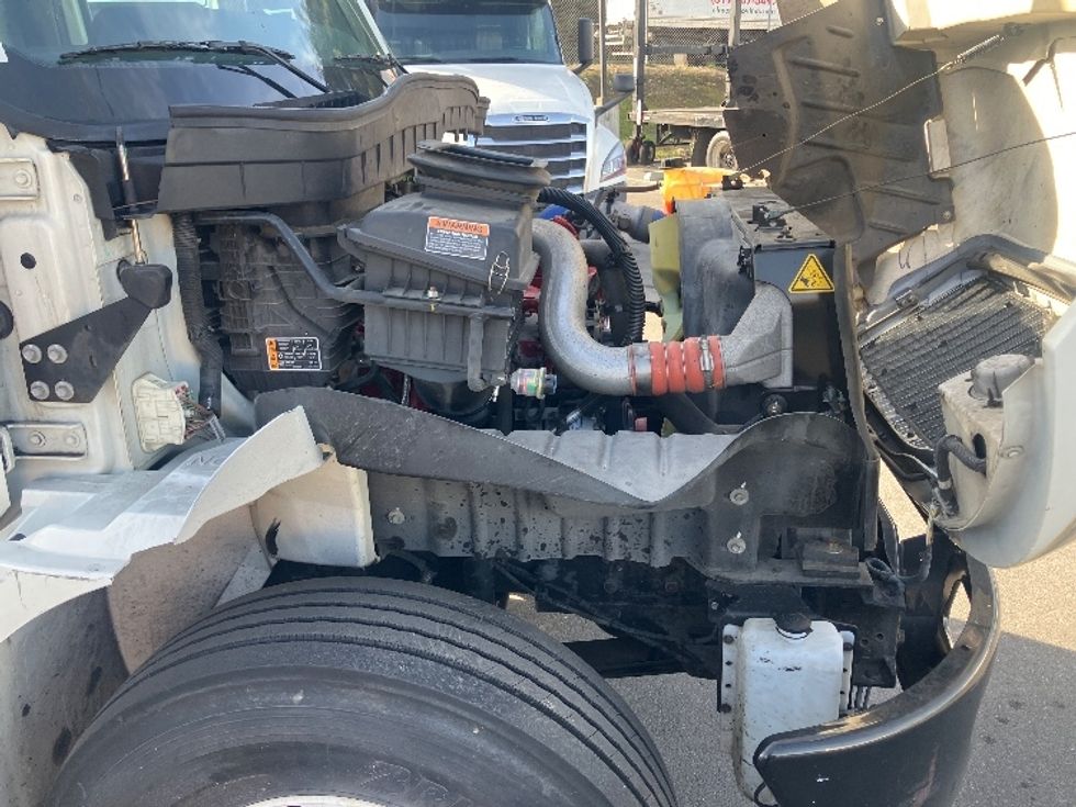 Medium Duty Box Truck-Light and Medium Duty Trucks-International-2020-MV607-Fontana-CA-107,852\n\t\tmiles-$ 62,750 - Image 23