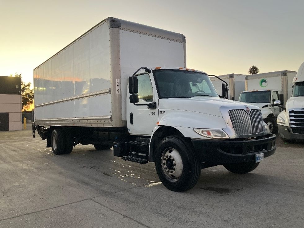 Medium Duty Box Truck-Light and Medium Duty Trucks-International-2020-MV607-Fontana-CA-152,439\n\t\tmiles-$ 51,250 - Image 1