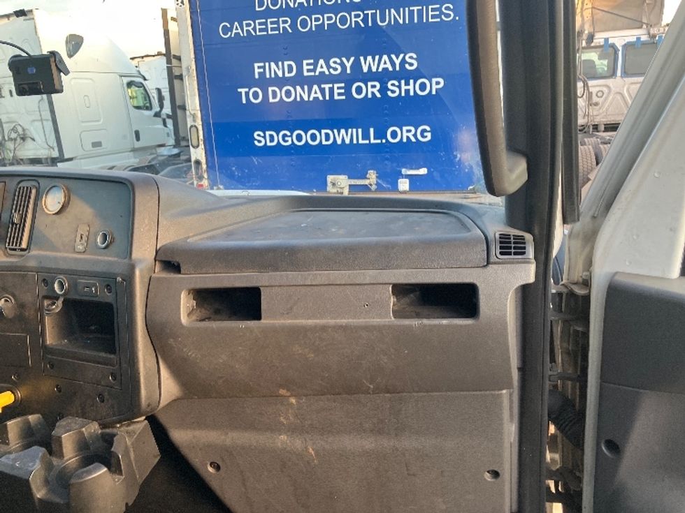 Medium Duty Box Truck-Light and Medium Duty Trucks-International-2020-MV607-Fontana-CA-152,439\n\t\tmiles-$ 51,250 - Image 19