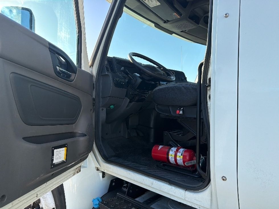 Medium Duty Box Truck-Light and Medium Duty Trucks-International-2020-MV607-Fontana-CA-169,066\n\t\tmiles-$ 53,750 - Image 16