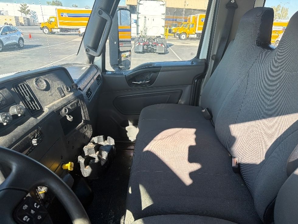 Medium Duty Box Truck-Light and Medium Duty Trucks-International-2020-MV607-Fontana-CA-169,066\n\t\tmiles-$ 53,750 - Image 18