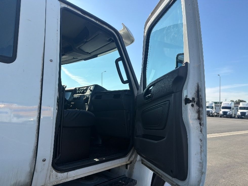 Medium Duty Box Truck-Light and Medium Duty Trucks-International-2020-MV607-Fontana-CA-169,066\n\t\tmiles-$ 53,750 - Image 19