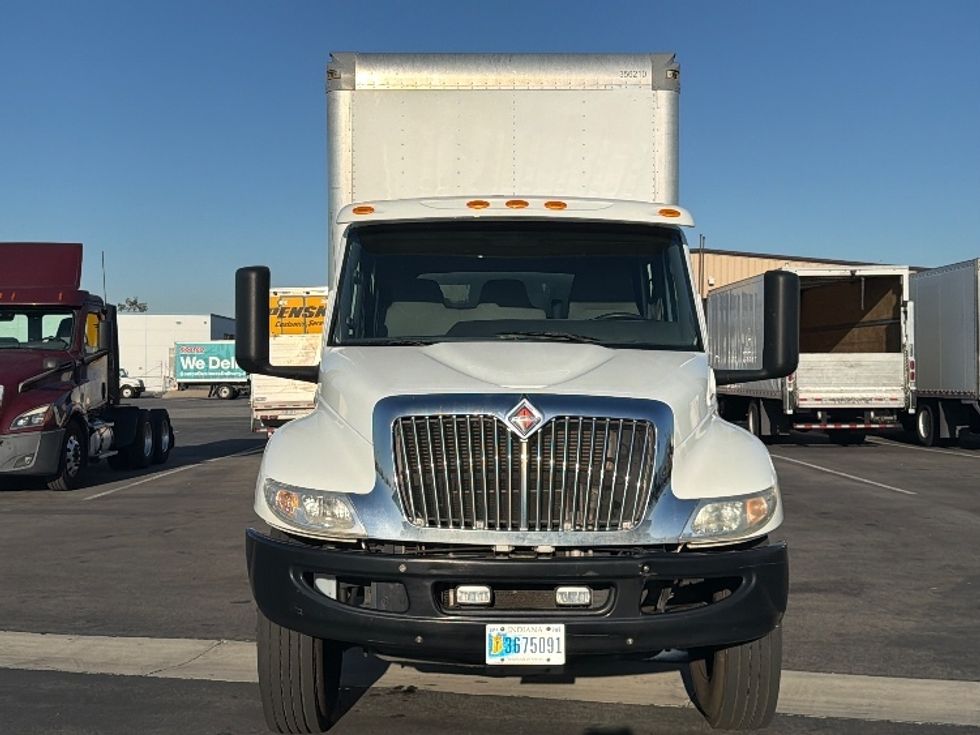 Medium Duty Box Truck-Light and Medium Duty Trucks-International-2020-MV607-Fontana-CA-169,066\n\t\tmiles-$ 53,750 - Image 2