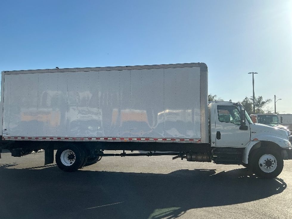 Medium Duty Box Truck-Light and Medium Duty Trucks-International-2020-MV607-Fontana-CA-175,628\n\t\tmiles-$ 47,750 - Image 15