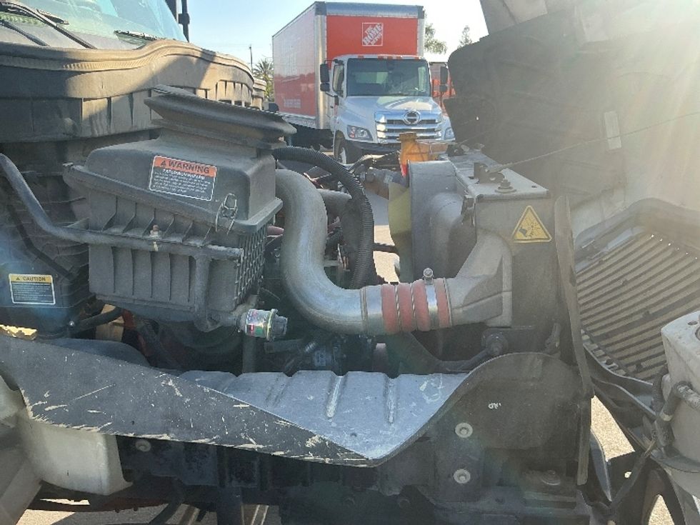 Medium Duty Box Truck-Light and Medium Duty Trucks-International-2020-MV607-Fontana-CA-175,628\n\t\tmiles-$ 47,750 - Image 23