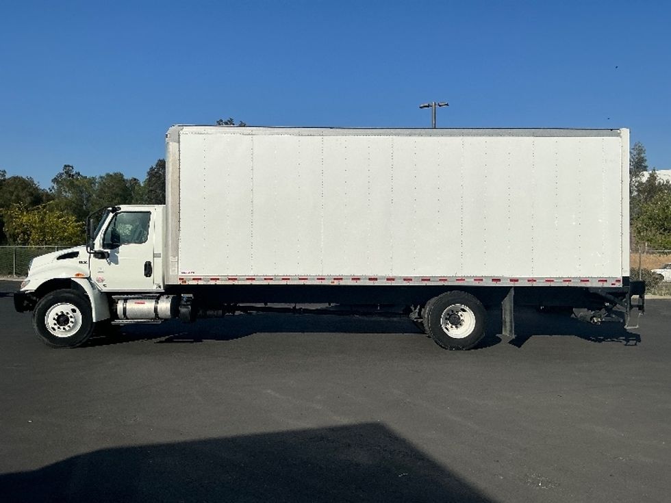 Medium Duty Box Truck-Light and Medium Duty Trucks-International-2020-MV607-Fontana-CA-175,628\n\t\tmiles-$ 47,750 - Image 4