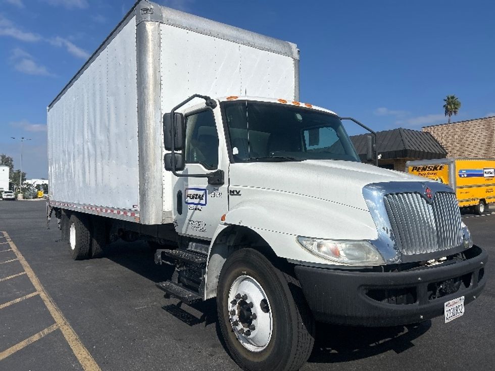 Medium Duty Box Truck-Light and Medium Duty Trucks-International-2020-MV607-Fontana-CA-192,634\n\t\tmiles-$ 50,000 - Image 1