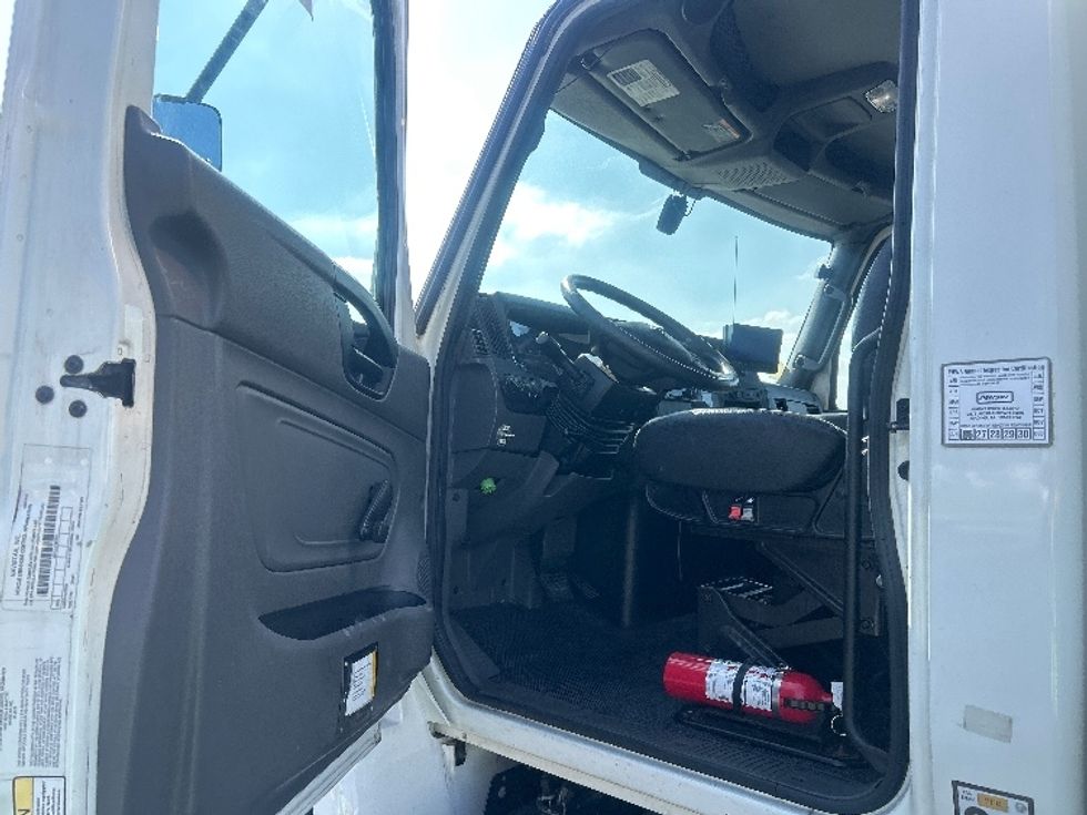 Medium Duty Box Truck-Light and Medium Duty Trucks-International-2020-MV607-Fontana-CA-192,634\n\t\tmiles-$ 50,000 - Image 16