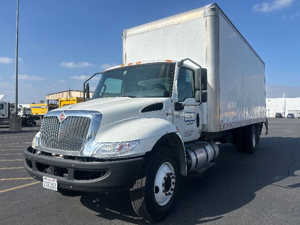 Medium Duty Box Truck-Light and Medium Duty Trucks-International-2020-MV607-Fontana-CA-192,634\n\t\tmiles-$ 50,000 - Image 3
