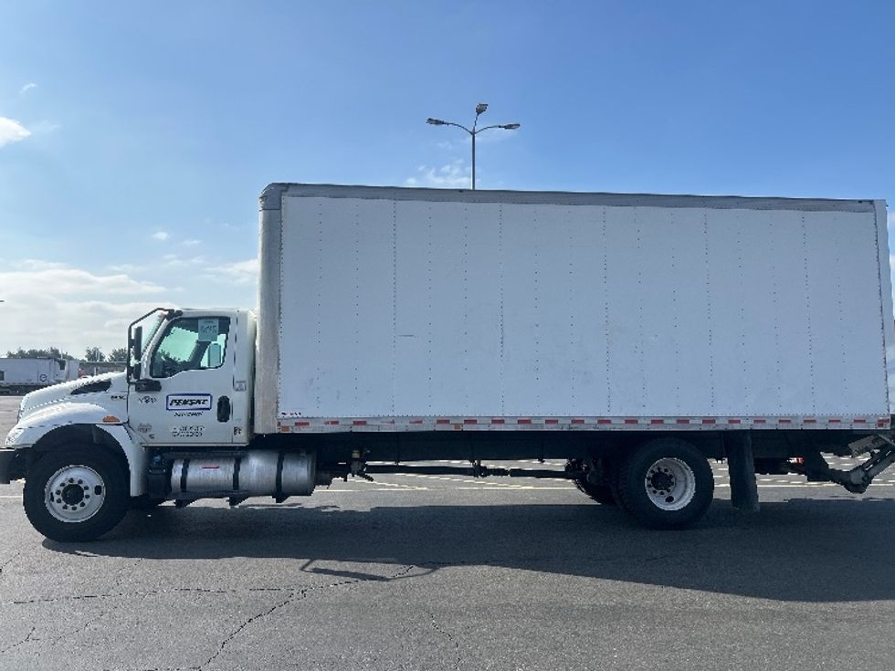 Medium Duty Box Truck-Light and Medium Duty Trucks-International-2020-MV607-Fontana-CA-192,634\n\t\tmiles-$ 50,000 - Image 4