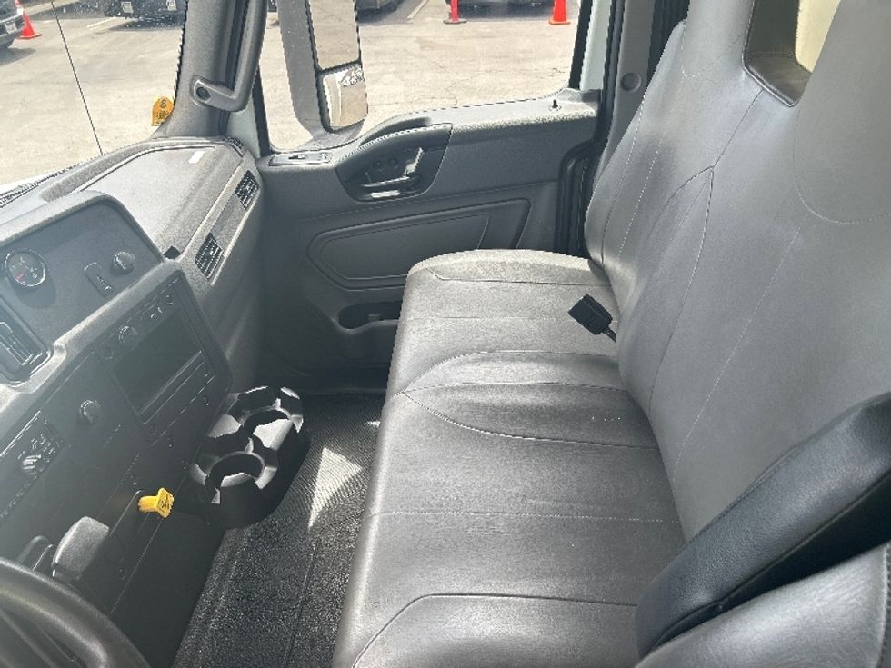 Medium Duty Box Truck-Light and Medium Duty Trucks-International-2020-MV607-Fontana-CA-203,765\n\t\tmiles-$ 50,250 - Image 19