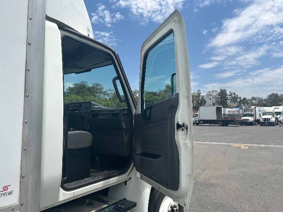 Medium Duty Box Truck-Light and Medium Duty Trucks-International-2020-MV607-Fontana-CA-203,765\n\t\tmiles-$ 50,250 - Image 20