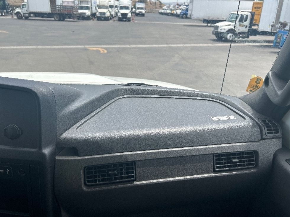 Medium Duty Box Truck-Light and Medium Duty Trucks-International-2020-MV607-Fontana-CA-203,765\n\t\tmiles-$ 50,250 - Image 21