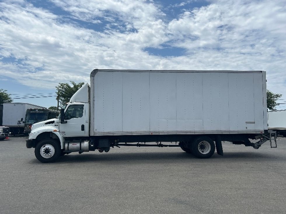 Medium Duty Box Truck-Light and Medium Duty Trucks-International-2020-MV607-Fontana-CA-203,765\n\t\tmiles-$ 50,250 - Image 4