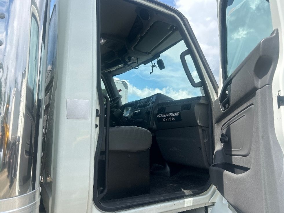 Medium Duty Box Truck-Light and Medium Duty Trucks-International-2020-MV607-Forest Park-GA-114,111\n\t\tmiles-$ 42,750 - Image 19